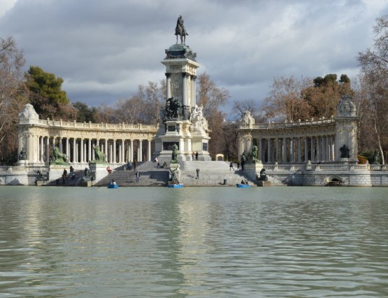 El monumento a Alfonso XII en el Estanque, de José Grases Riera